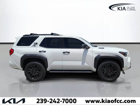 Used 2025 Toyota 4Runner TRD Off-Road Premium AWD/4WD image 3