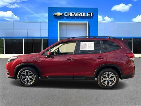 Used 2022 Subaru Forester Premium image 6