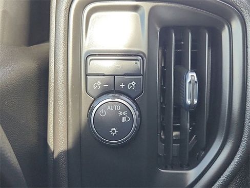 Used 2023 Chevrolet Silverado 1500 Custom image 17