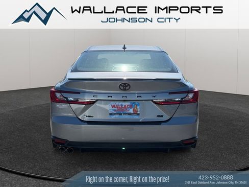 Used 2025 Toyota Camry SE w/ Convenience Package FWD image 5