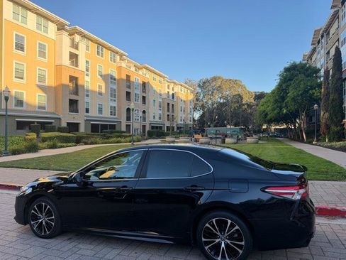 Used 2018 Toyota Camry SE FWD image 10