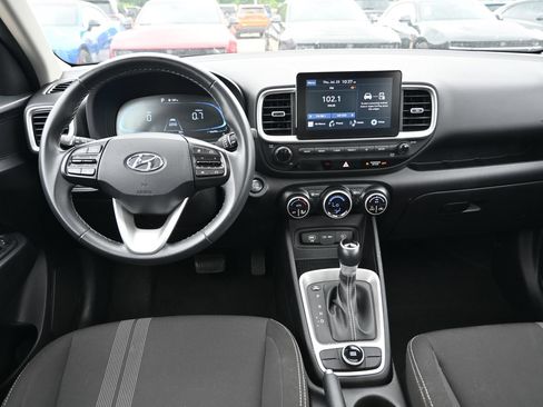 Used 2025 Hyundai Venue SEL FWD image 29