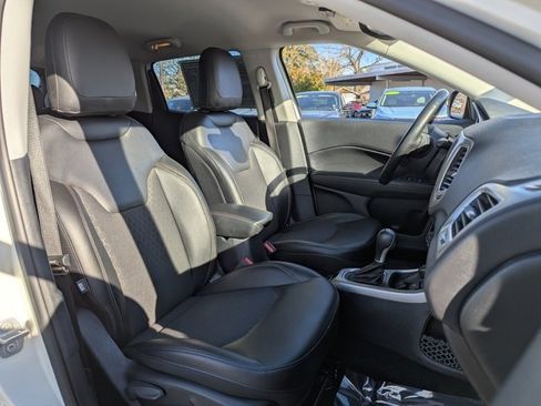 Used 2017 Jeep Compass Latitude w/ Popular Equipment Group image 38