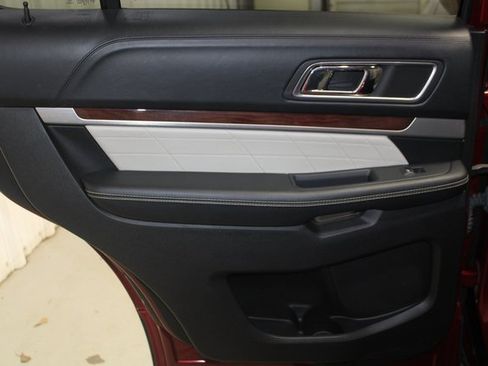 Used 2017 Ford Explorer Platinum image 17