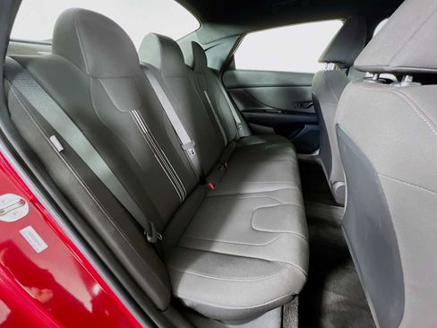 Certified 2025 Hyundai Elantra Sport FWD image 19