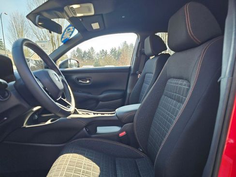 Certified 2025 Honda HR-V Sport image 19