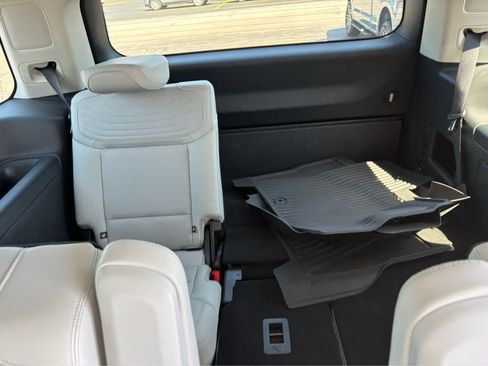 Used 2025 Ford Expedition Platinum w/ Platinum Ultimate Package AWD/4WD image 9