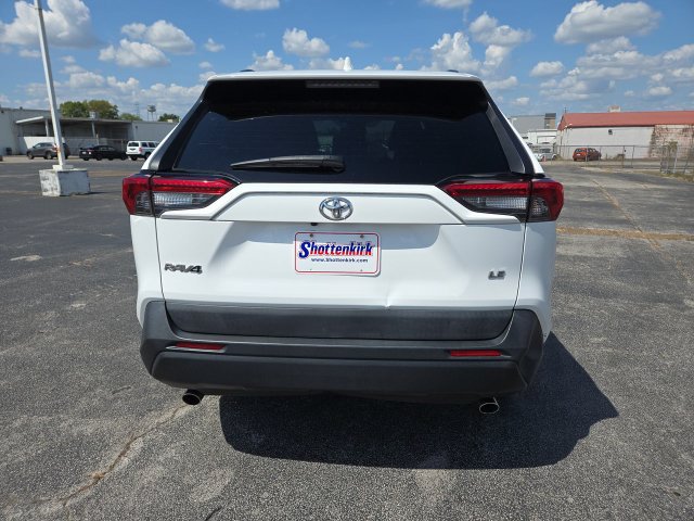 Used 2019 Toyota RAV4 LE FWD image 7