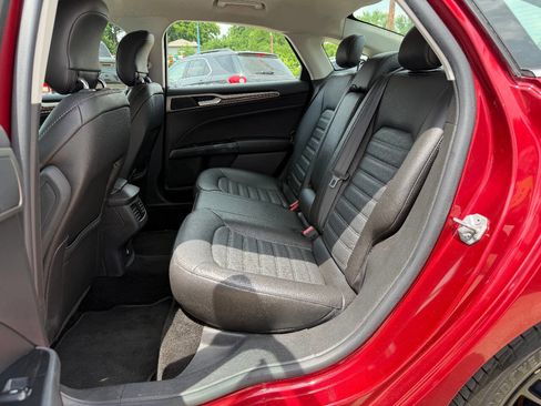 Used 2014 Ford Fusion SE w/ Equipment Group 202A FWD image 12