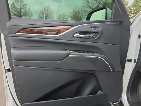 Used 2021 Cadillac Escalade Premium Luxury w/ LPO, Illumination Package image 10