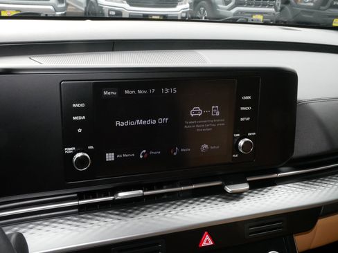 Used 2024 Kia Carnival LX image 22