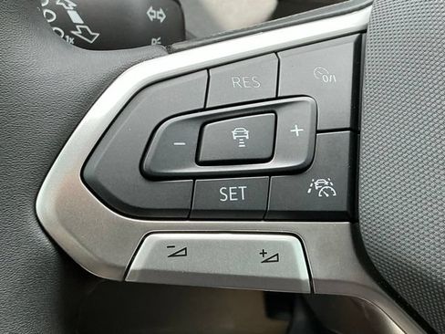 New 2026 Volkswagen Taos SE FWD image 25