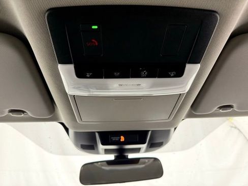 Used 2025 Nissan Rogue SV image 38