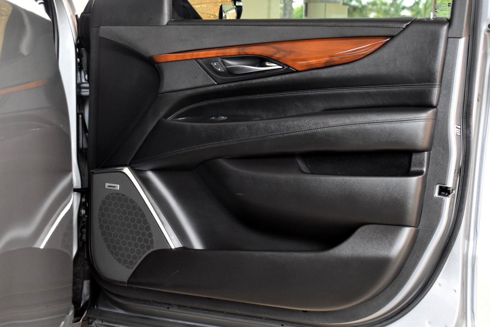Used 2018 Cadillac Escalade Luxury AWD/4WD image 37
