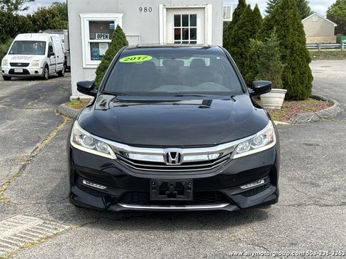 Used 2017 Honda Accord Sport image 2
