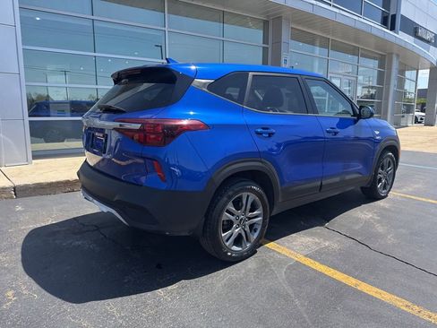 Used 2023 Kia Seltos LX AWD/4WD image 4