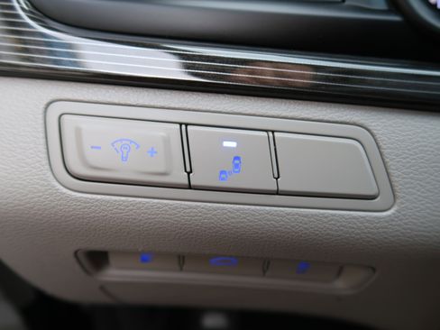 Used 2018 Hyundai Sonata Limited image 23