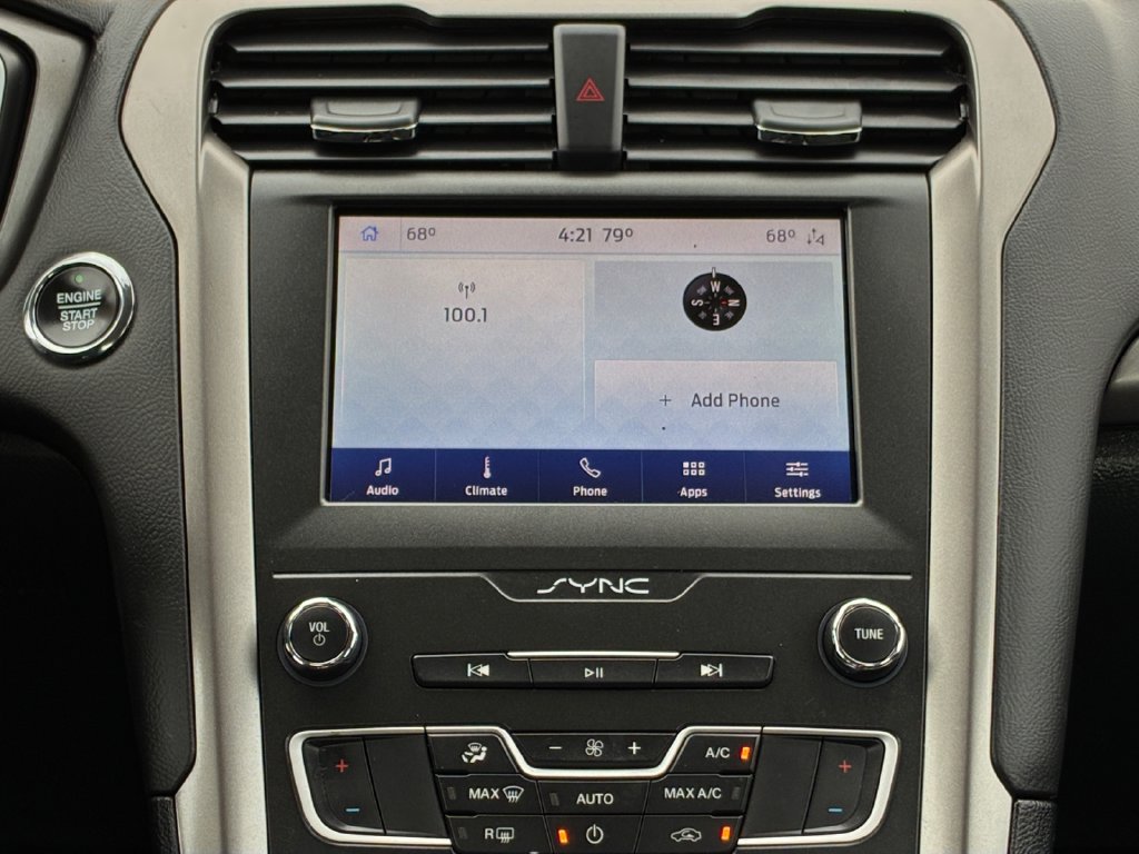 Used 2020 Ford Fusion SE FWD image 12