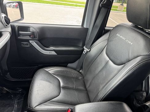 Used 2015 Jeep Wrangler Unlimited Rubicon AWD/4WD image 16