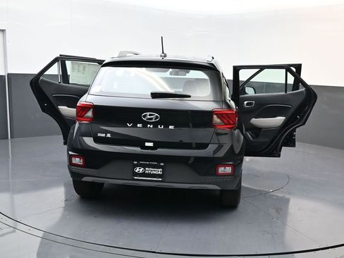Certified 2025 Hyundai Venue SEL image 31