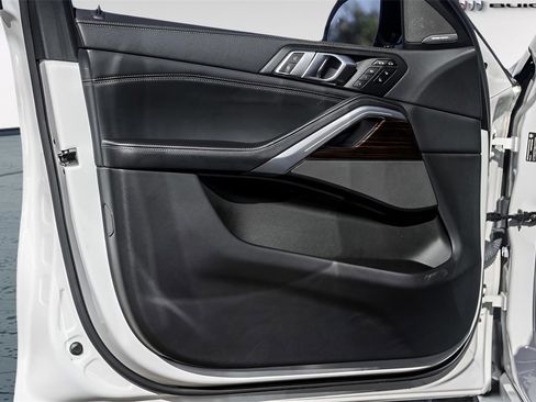 Used 2023 BMW X6 xDrive40i w/ M Sport Package image 31