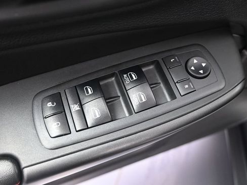 Used 2019 Jeep Cherokee Trailhawk w/ Comfort/Convenience Group AWD/4WD image 11