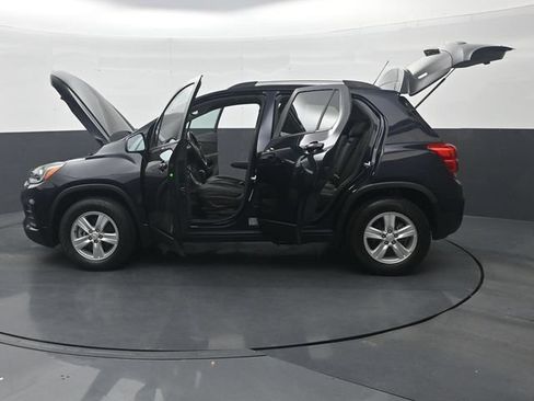 Used 2022 Chevrolet Trax LT w/ LT Convenience Package AWD/4WD image 38