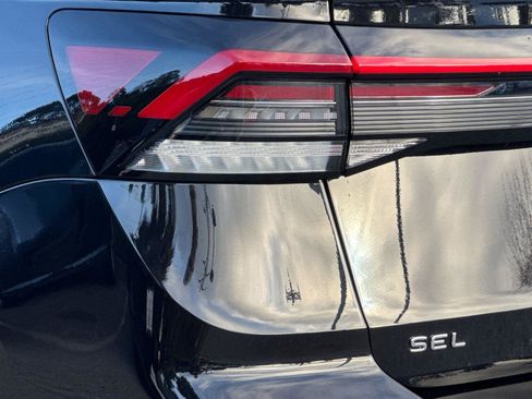 New 2026 Volkswagen Taos SEL image 25