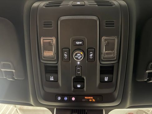 Used 2025 GMC Yukon XL Denali Ultimate AWD/4WD image 39