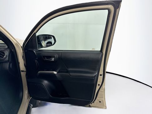 Used 2019 Toyota Tacoma Limited image 31