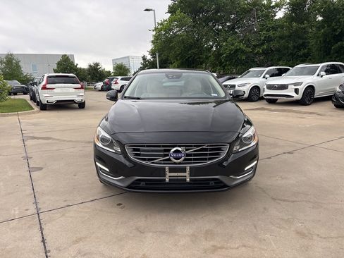 Used 2017 Volvo S60 T5 Inscription Platinum image 2