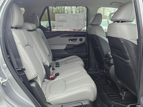 New 2025 Honda Pilot EX-L image 13