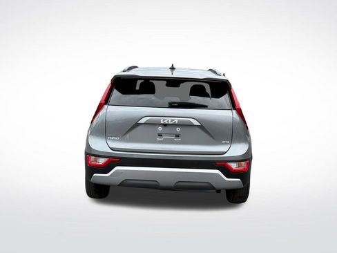 Used 2024 Kia Niro LX image 4