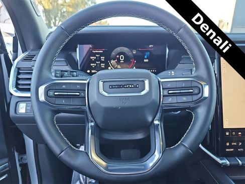 Used 2024 GMC Acadia Denali image 19