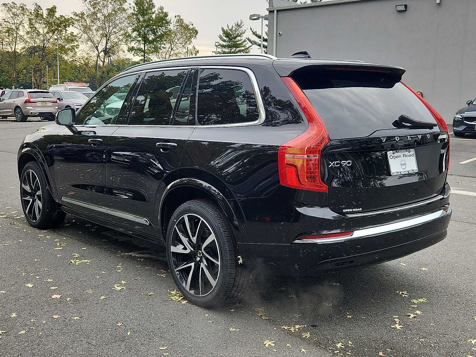 Used 2024 Volvo XC90 B6 Plus w/ Protection Package Premier AWD/4WD image 4