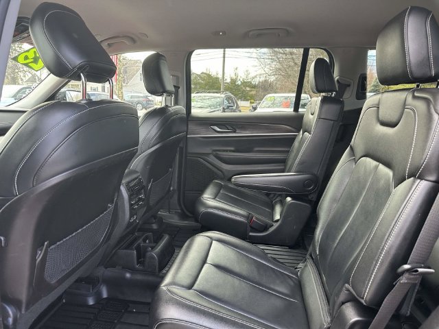 Used 2023 Jeep Grand Cherokee L Limited w/ Black Appearance Package AWD/4WD image 7