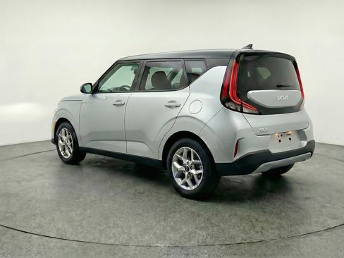 Used 2025 Kia Soul LX w/ LX Technology Package FWD image 6