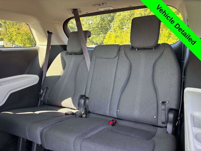 Used 2022 Kia Carnival LX FWD image 23