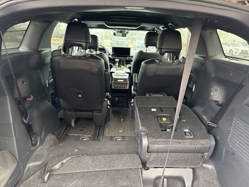 Used 2025 Toyota Sienna Platinum image 8