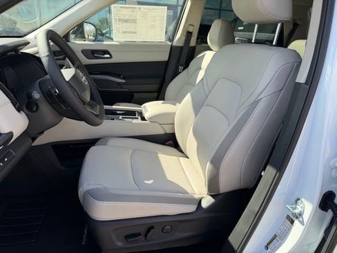 New 2026 Nissan Pathfinder SL image 11