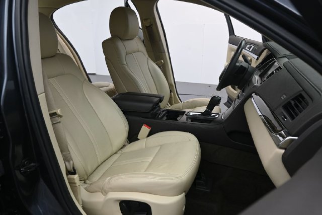 Used 2013 Lincoln MKS FWD image 29