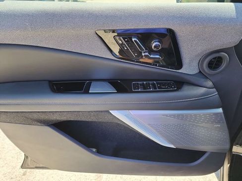 New 2025 Cadillac Optiq Luxury 1 image 22