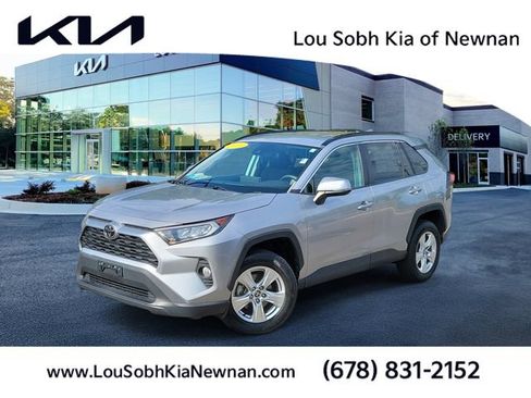 Used 2021 Toyota RAV4 XLE FWD image 1