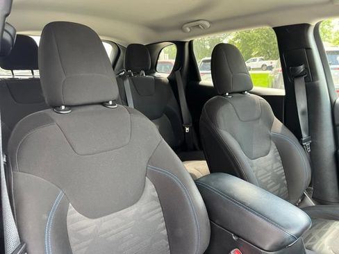 Used 2020 Jeep Cherokee Latitude AWD/4WD image 8