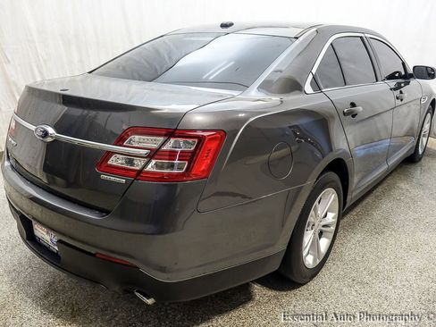 Used 2018 Ford Taurus SE image 8