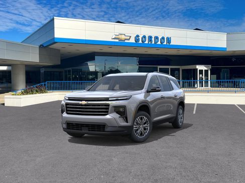 New 2026 Chevrolet Traverse LT image 8