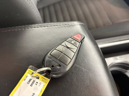 Used 2014 Dodge Challenger SXT image 36