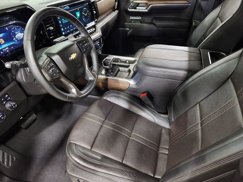Used 2023 Chevrolet Silverado 1500 High Country w/ High Country Premium Package AWD/4WD image 23