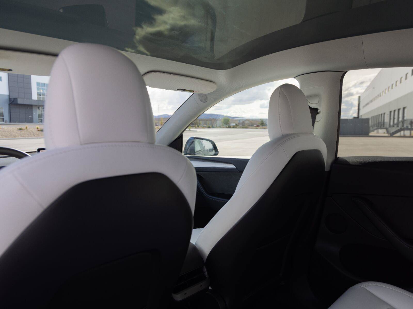 Used 2022 Tesla Model Y Long Range AWD/4WD image 24