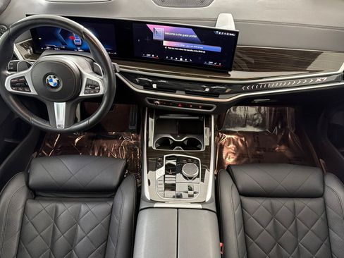Used 2024 BMW X7 xDrive40i w/ M Sport Package AWD/4WD image 15